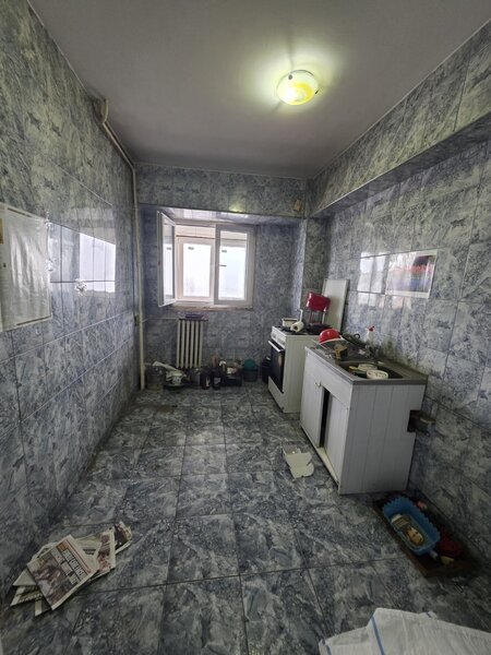 Berceni, pe B-ul Obregia, stradal, bloc reabilitat, pasajul Europa Unita