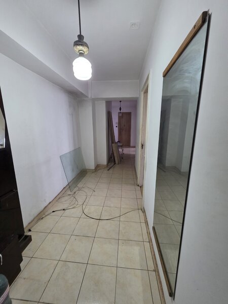 Berceni, pe B-ul Obregia, stradal, bloc reabilitat, pasajul Europa Unita