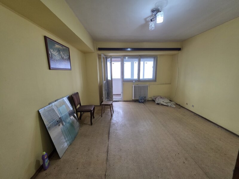 Berceni, pe B-ul Obregia, stradal, bloc reabilitat, pasajul Europa Unita