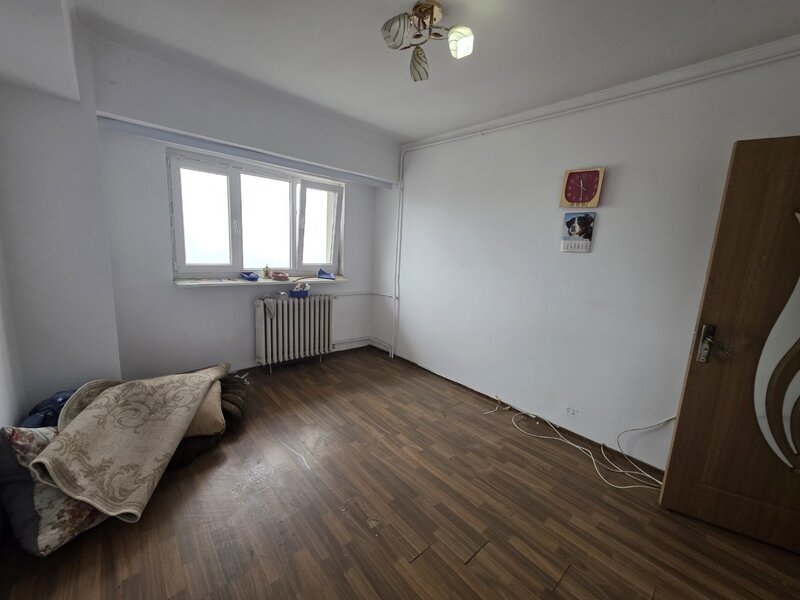 Berceni, pe B-ul Obregia, stradal, bloc reabilitat, pasajul Europa Unita