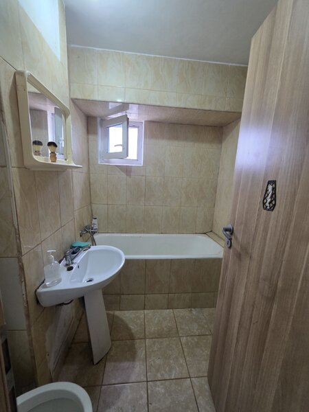 Berceni, pe B-ul Obregia, stradal, bloc reabilitat, pasajul Europa Unita