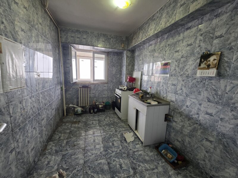 Berceni, pe B-ul Obregia, stradal, bloc reabilitat, pasajul Europa Unita