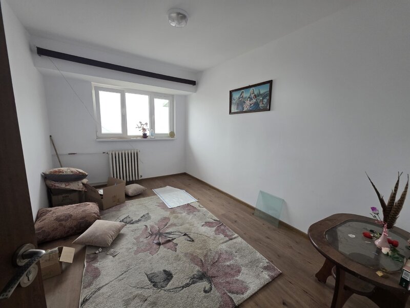 Berceni, pe B-ul Obregia, stradal, bloc reabilitat, pasajul Europa Unita