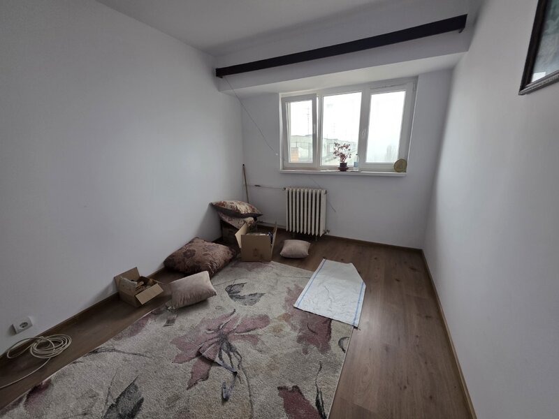 Berceni, pe B-ul Obregia, stradal, bloc reabilitat, pasajul Europa Unita