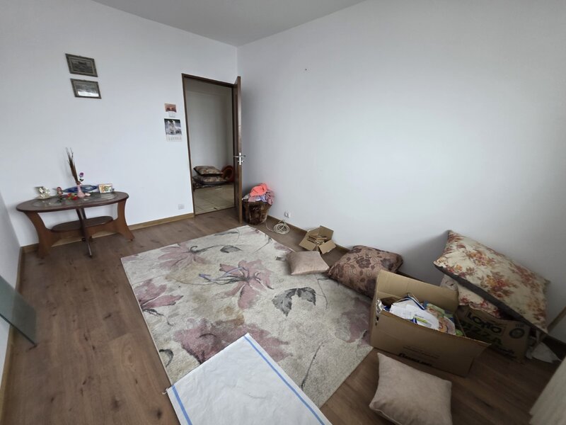 Berceni, pe B-ul Obregia, stradal, bloc reabilitat, pasajul Europa Unita