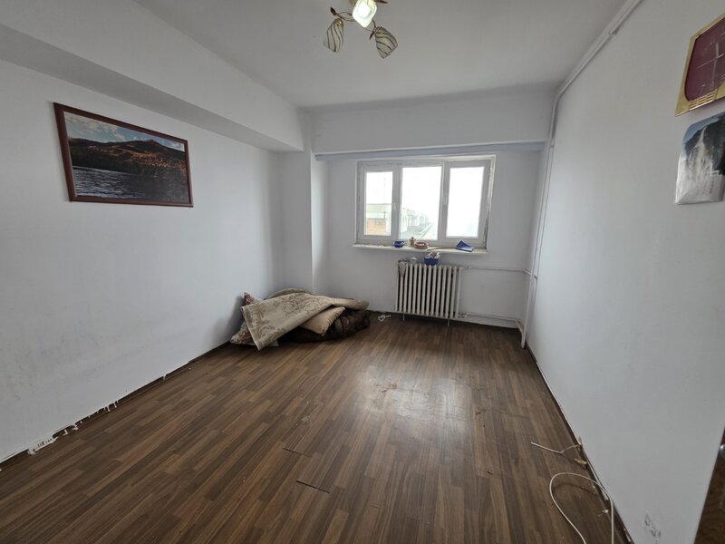 Berceni, pe B-ul Obregia, stradal, bloc reabilitat, pasajul Europa Unita